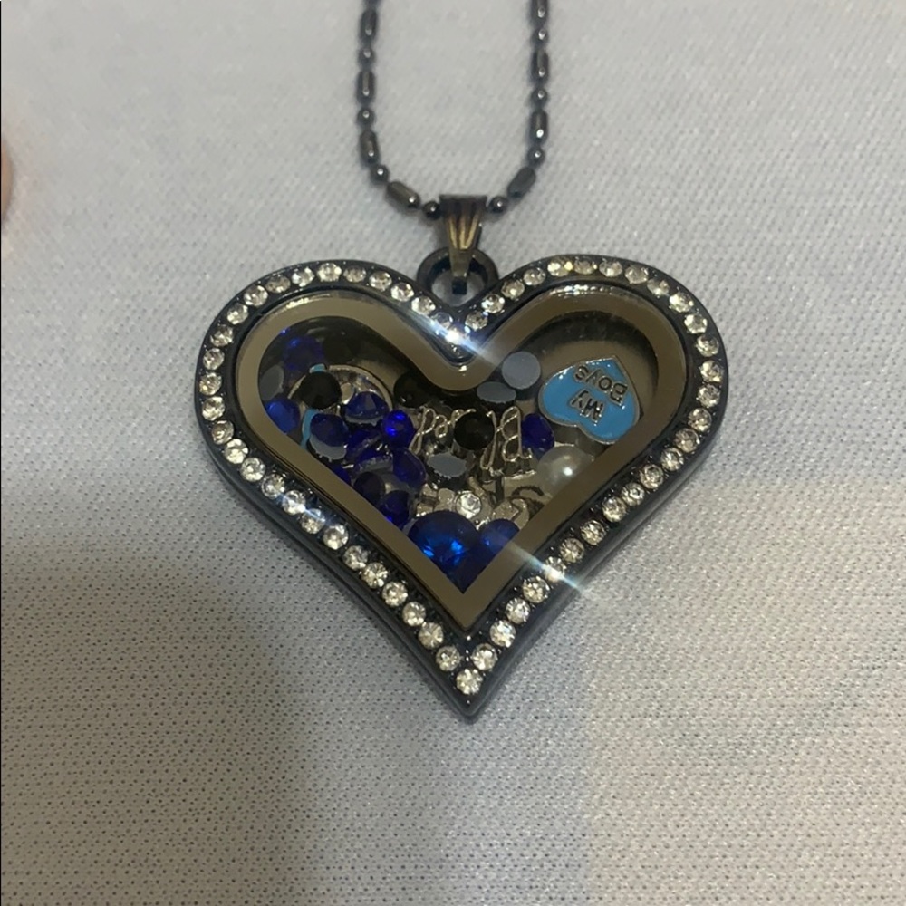 Floating Necklace - Picture 4 of 16